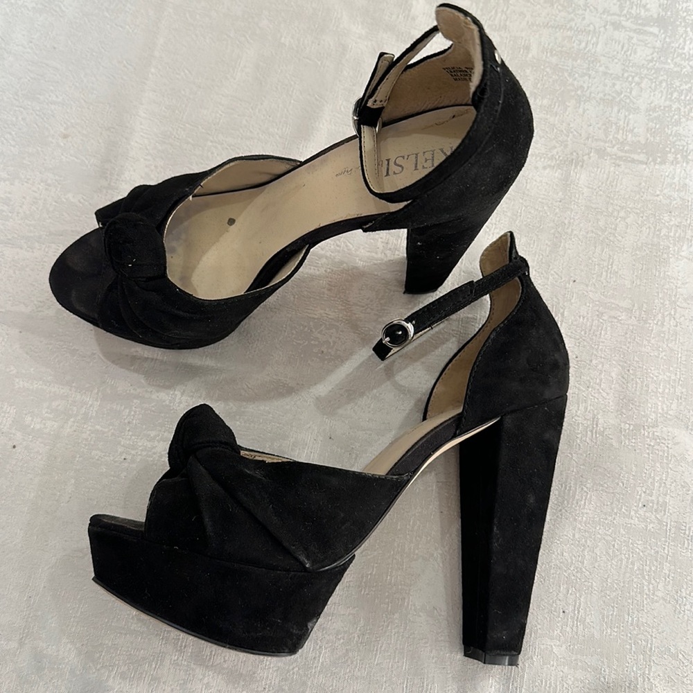 Kelsi Black heels!